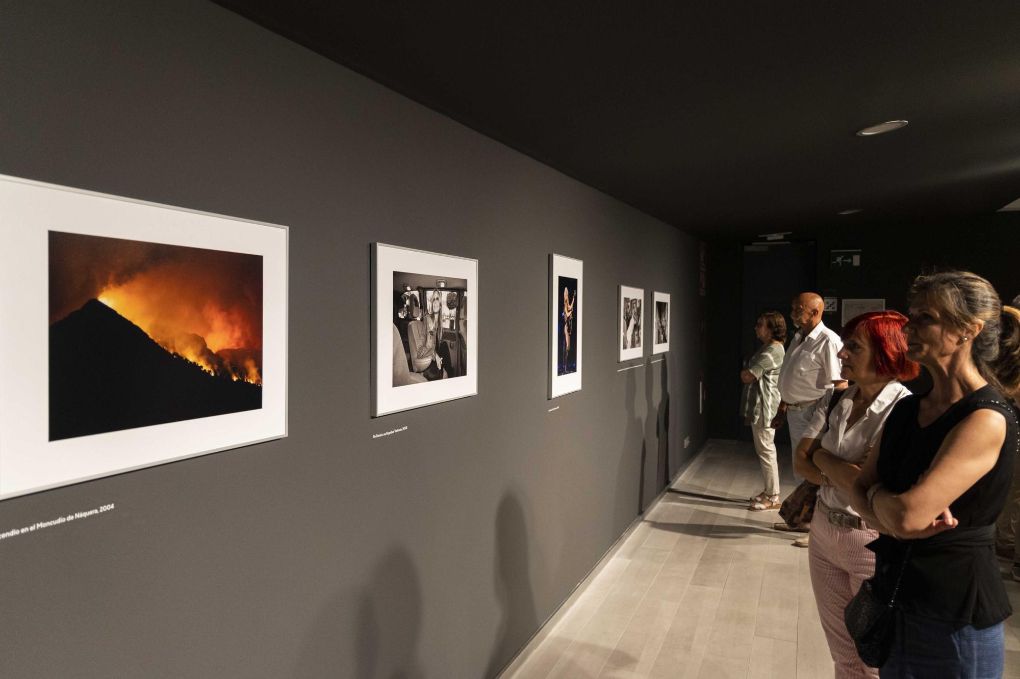 Llenazo en la inauguración de "Miradas" de José Aleixandre