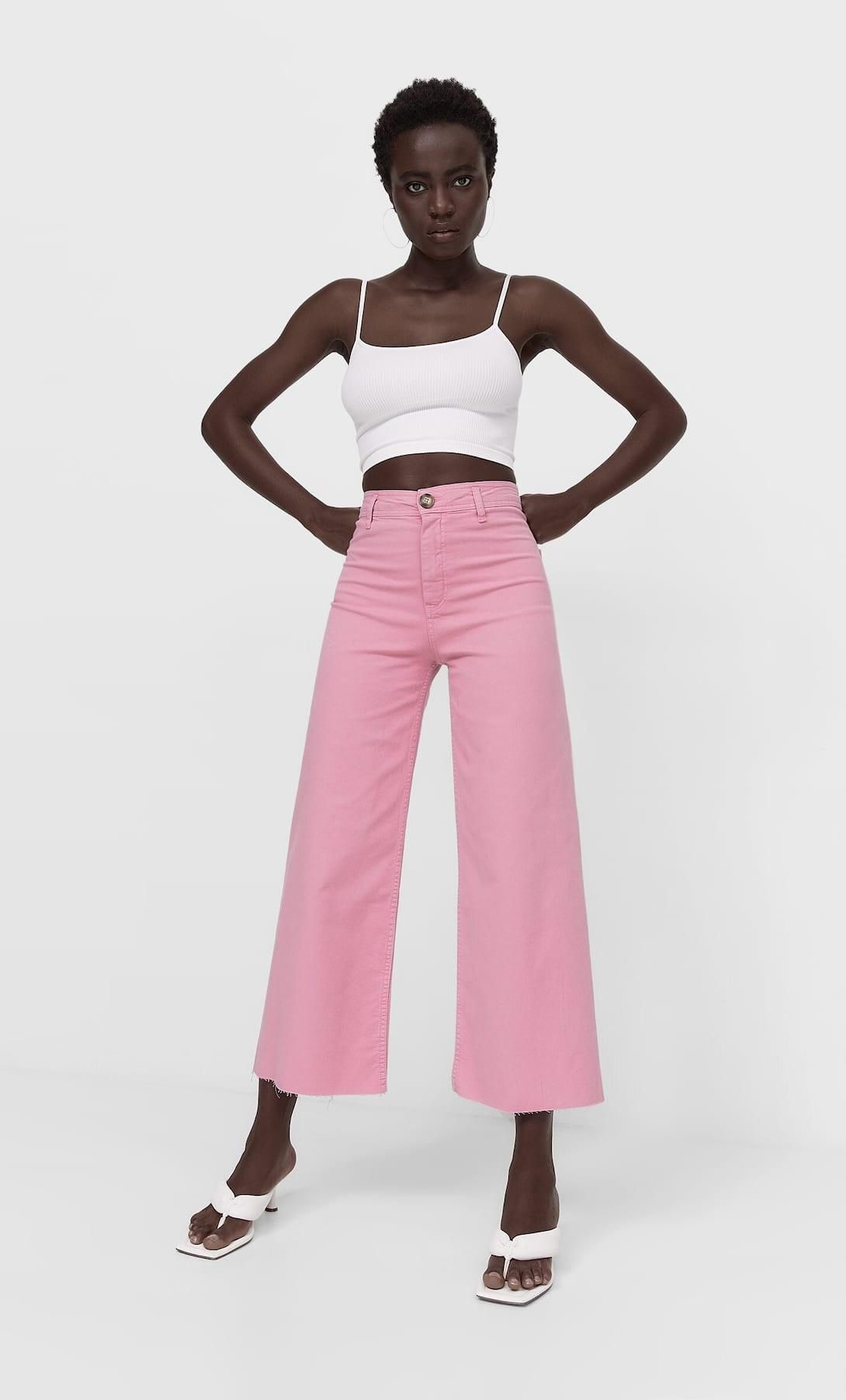 Pantalones vaqueros 'culotte' de color rosa, de Stradivarius