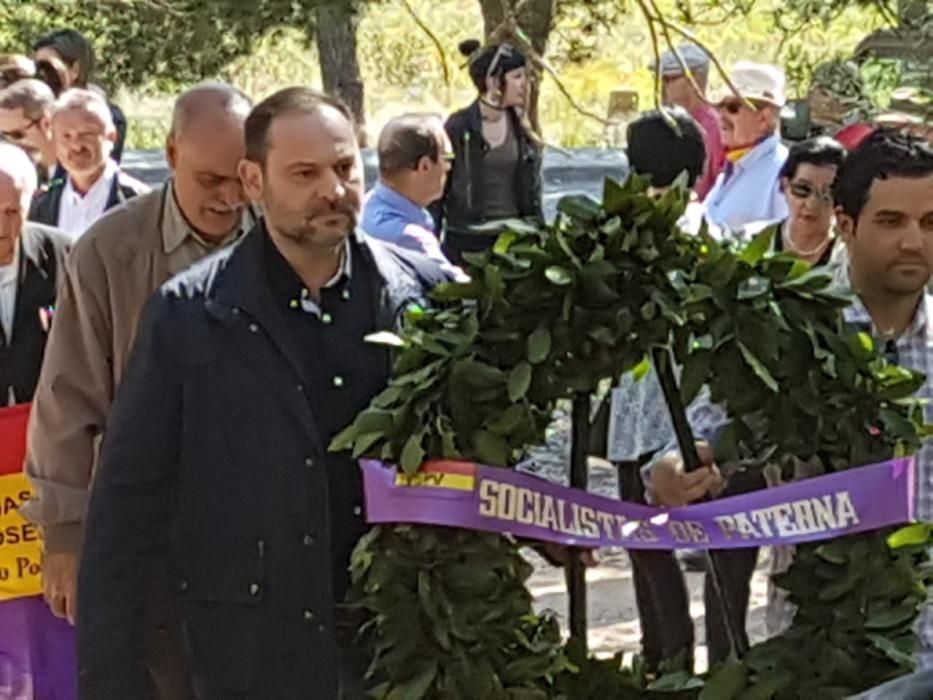 Homenaje a los fusilados del franquismo en el cementerio de Paterna