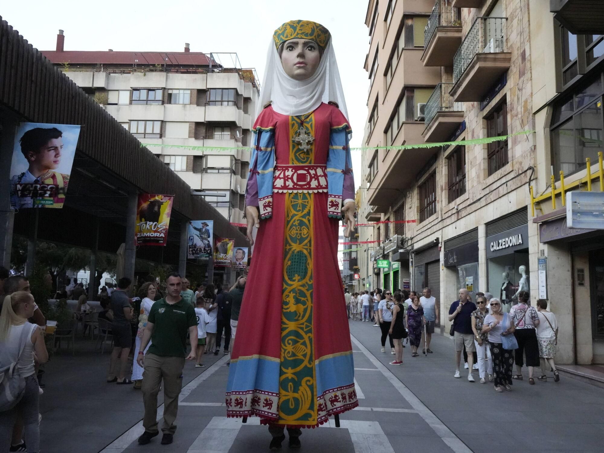 La calle de Santa Clara, a vista de gigante