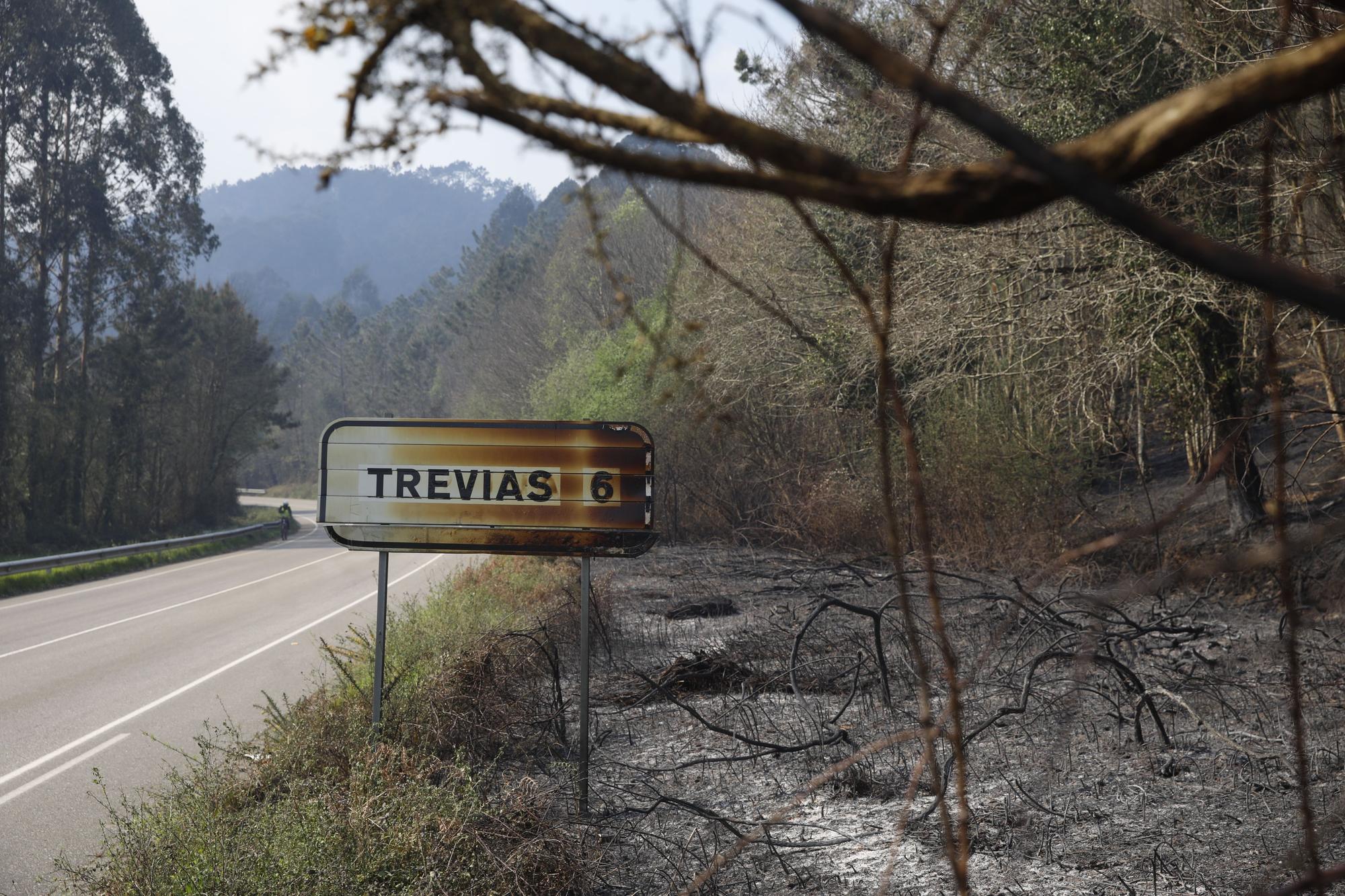 Incendio en la zona de San Pelayo de Tehona, en Valdés