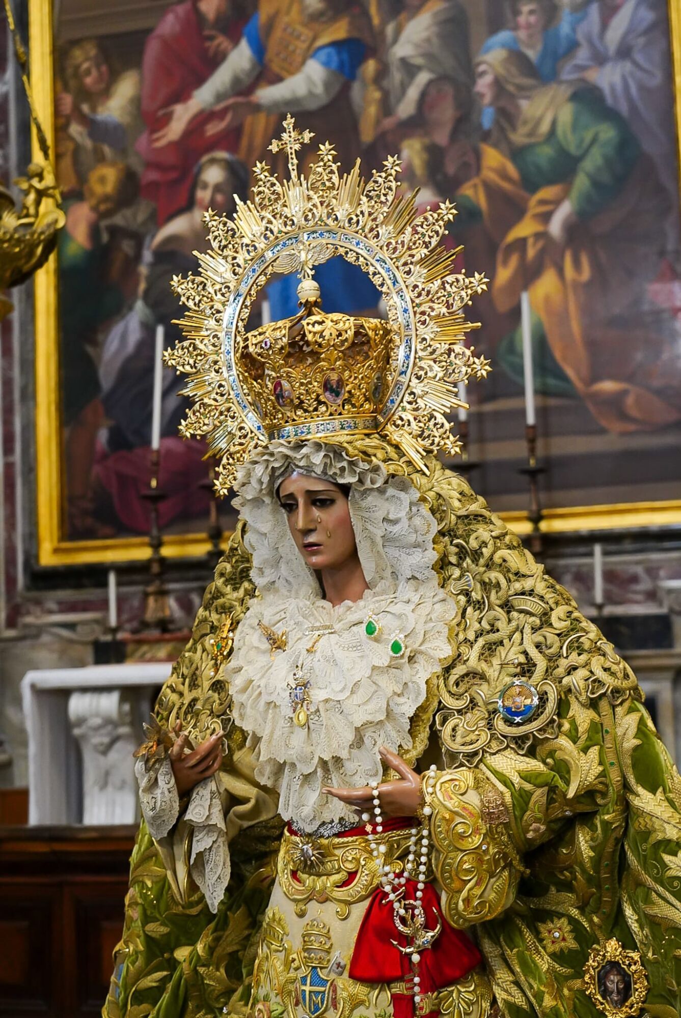 La Virgen de la Esperanza y el Cristo de la Expiración (El Cachorro), de Sevilla, están expuestos al culto en la Basílica de San Pedro
