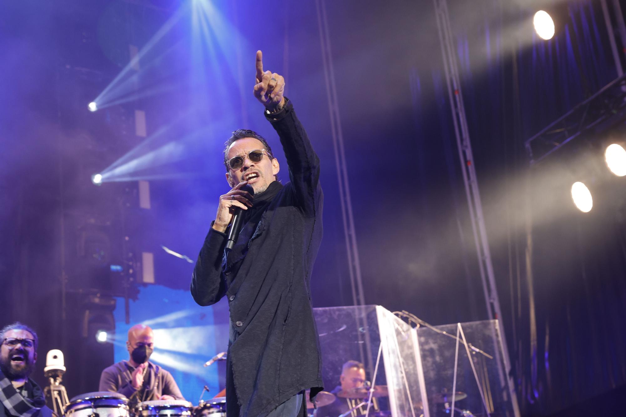 La espera "valió la pena": Marc Anthony parte caderas en Oviedo a ritmo de salsa