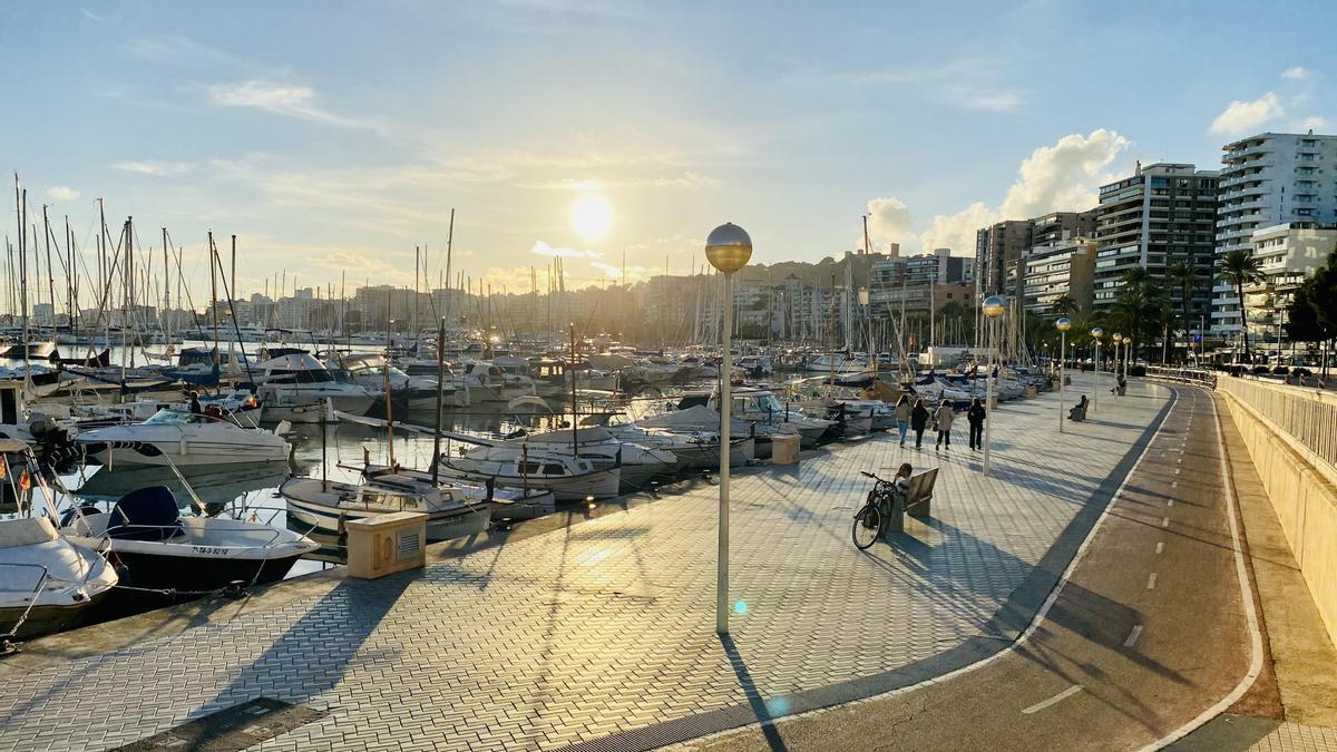 Ein sonniges Wochenende, wie hier am Paseo Marítimo in Palma, geht zu Ende.