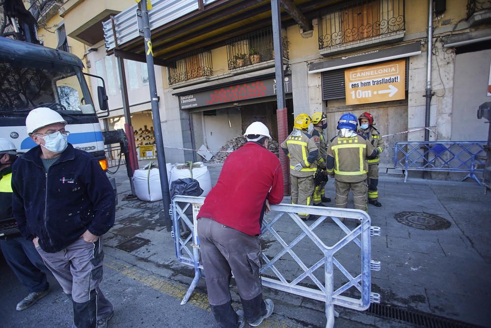 Operaris i bombers a la zona de l''accident laboral