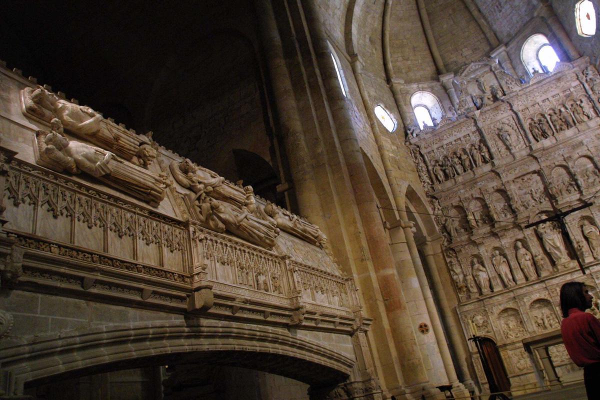 MONASTERIO DE POBLET DONDE SE ENCUENTRAN LOS RESTOS DEL REY JAUME I ENTRE OTROS, PADRE PRIOR TULLA.. Rey Jaume I. Monasterio Poblet, tumba Rey Jaume I