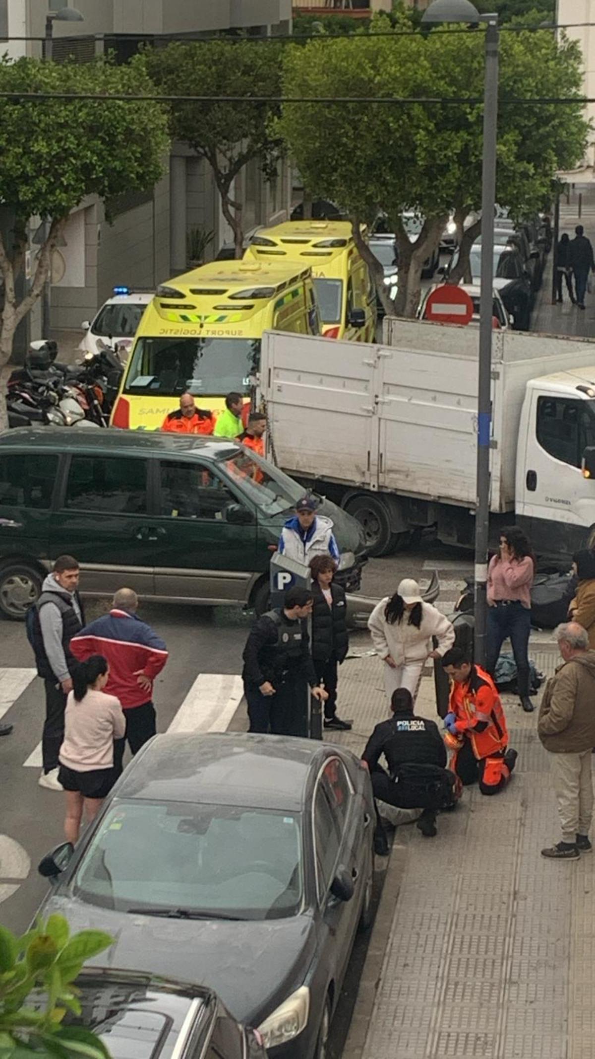 Un motorista herido tras chocar con una furgoneta en Ibiza