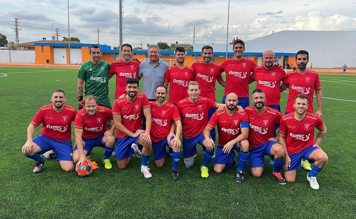 L’Alcora-Asitec regresa a la competición en el Javier Marquina contra el Castellón-San Pedro Imagen de la plantilla de L’Alcora-Asitec, que retoma la competición este fin de semana en el Grau. En la imagen, de pie, forman: Adrián Gimeno, Roberto Antequino, Juanjo Barreda, Jorge Palanques, Dani Gimeno, Jorge Lázaro, Remus Berechet y Ximo Bellés. Y agachados: Elías Bagán, Míchel Fernández, Roberto López, Héctor Cabello, Jorge Salvador, Víctor Ramos, Ismael Nieto y Miguel Rull.