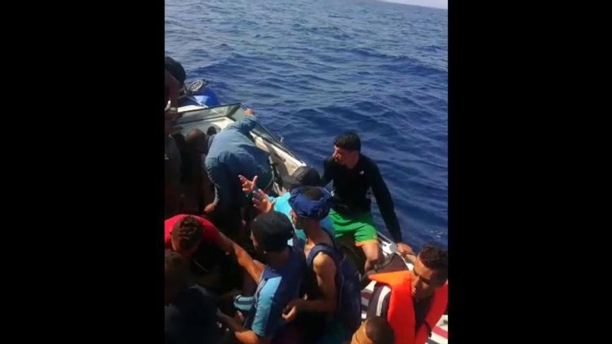 Llega una patera con 19 inmigrantes a la costa de Alicante