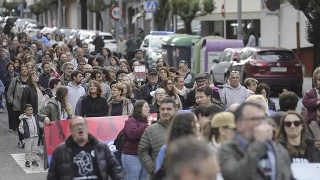 Participantes en la movilización de mayo por A Estrada demandando más recursos.  | BERNABÉ/ JAVIER LALÍN