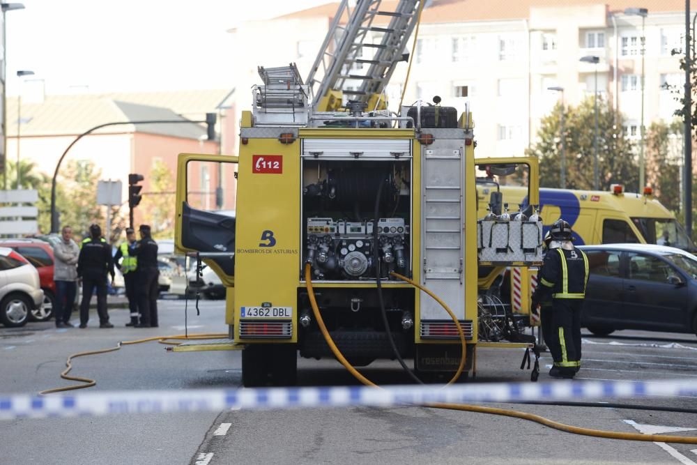 Espectacular incendio en Avilés