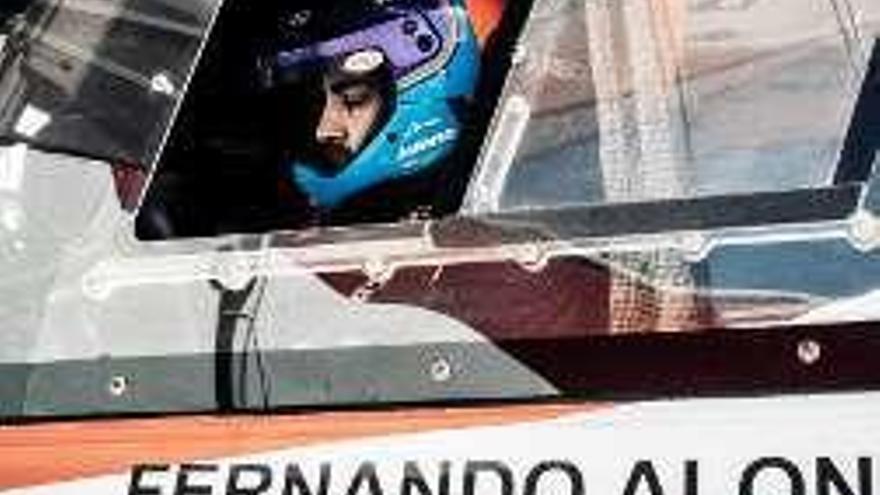 Fernando Alonso, en su Toyota Hylux en Sudáfrica.