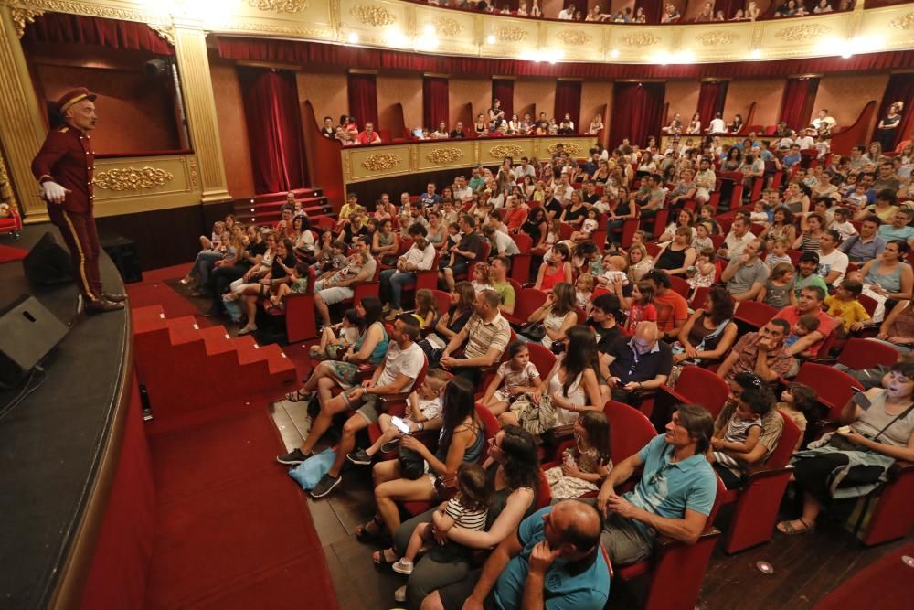 Els escentaris del Teatre Municipal i la Plaça de Pallol es van omplir de públic familiar