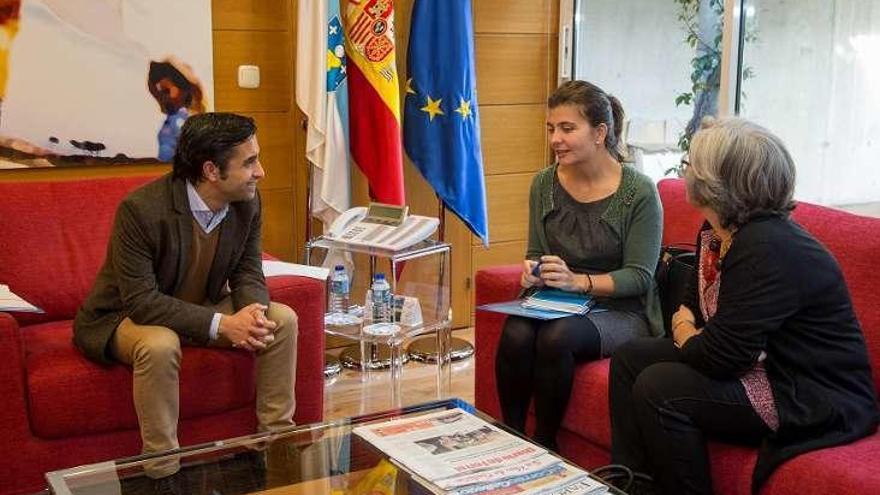 Entrevista de Manuel Rey con la alcaldesa de Lobios. // FdV