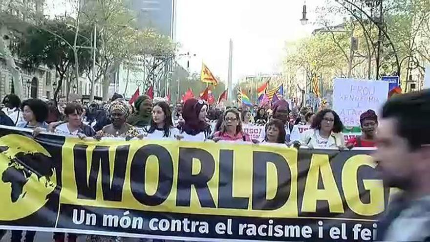Manifestación en Barcelona con el lema "Stop Vox"