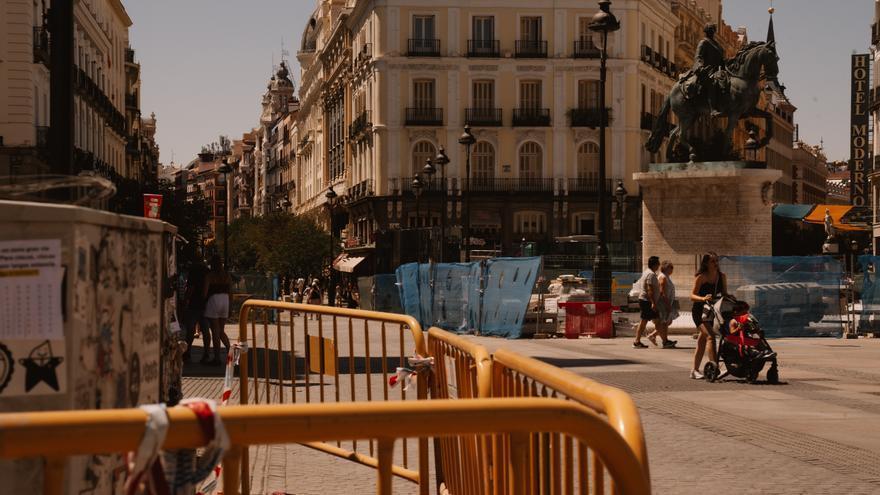 Imagen de las obras de la Puerta del Sol en pleno agosto.