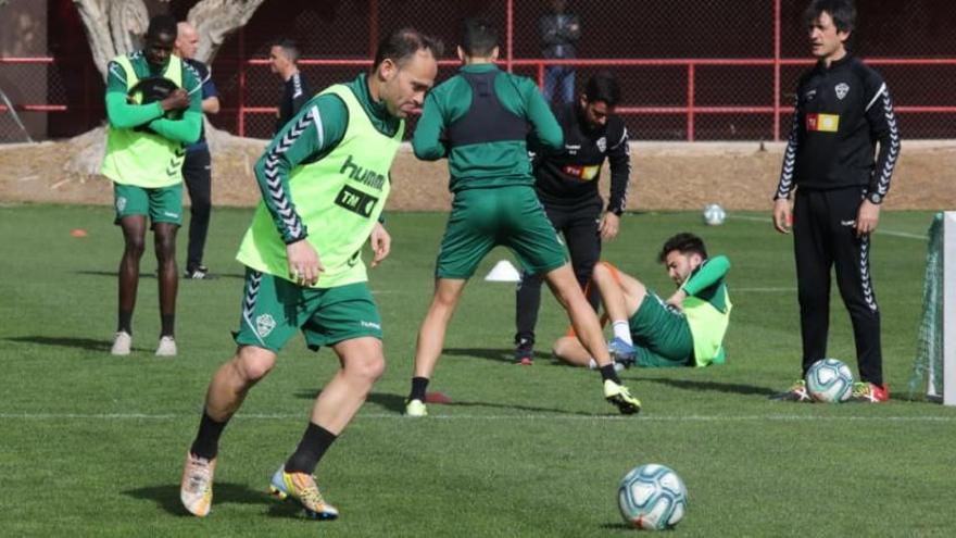 Nino, durante el entrenamiento de este miércoles en el polideportivo de Altabix