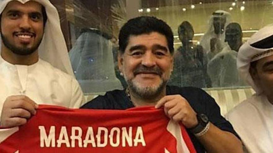 Diego Maradona ya está en Emiratos.