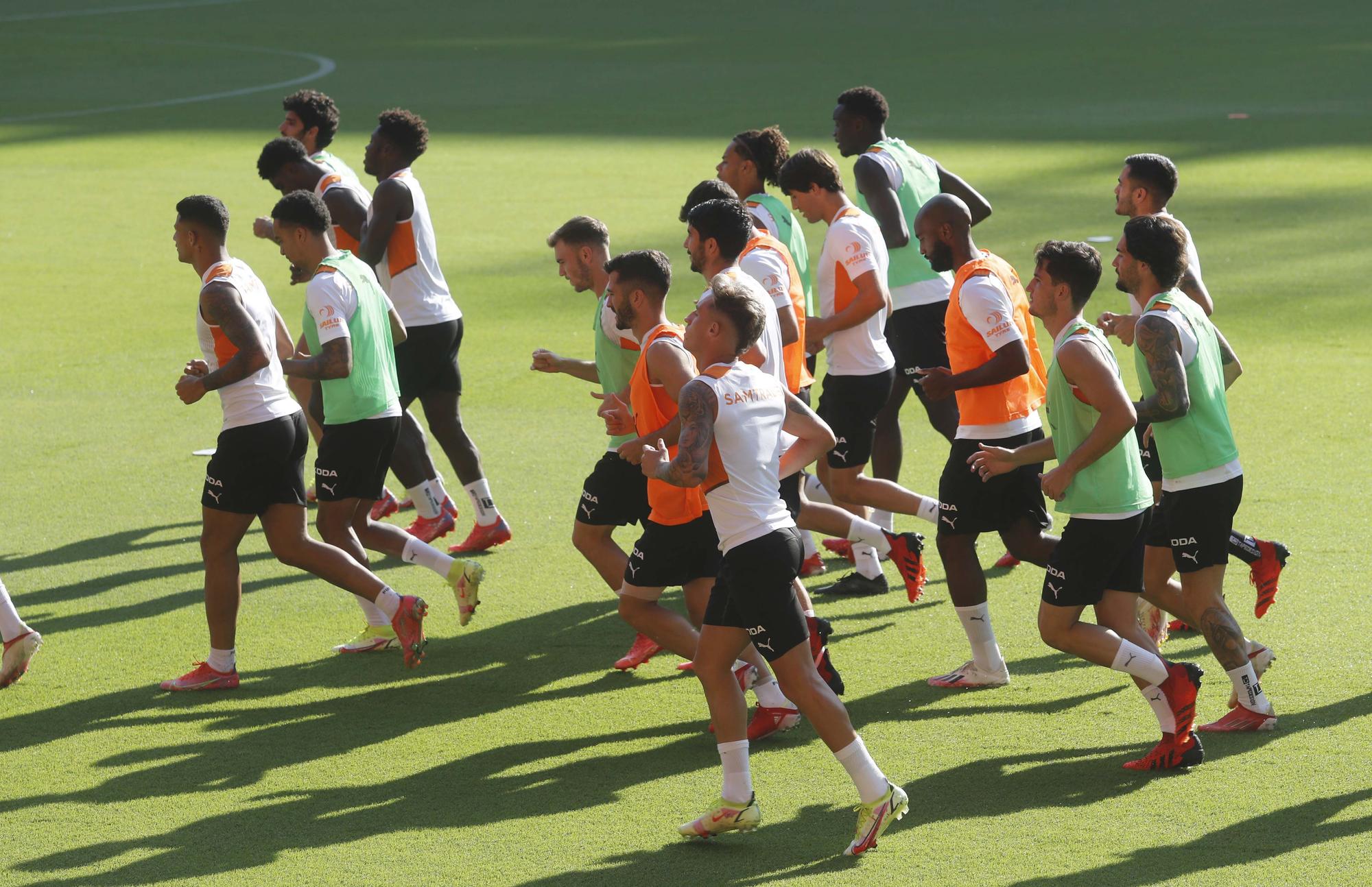 El Valencia CF prepara el partido frente al Real Madrid en Mestalla