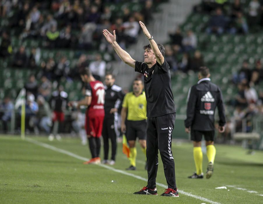 El Elche rompe el maleficio, vuelve a ganar en el Martínez Valero y recupera el olfato realizador en un partido más efectivo que brillante