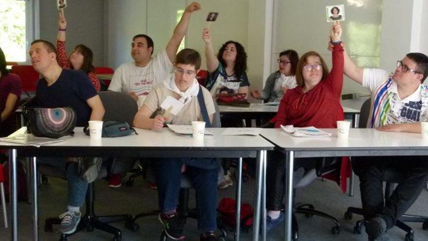 Participants de les jornades organitzades per l&#039;entitat Down de Catalunya a Collbató