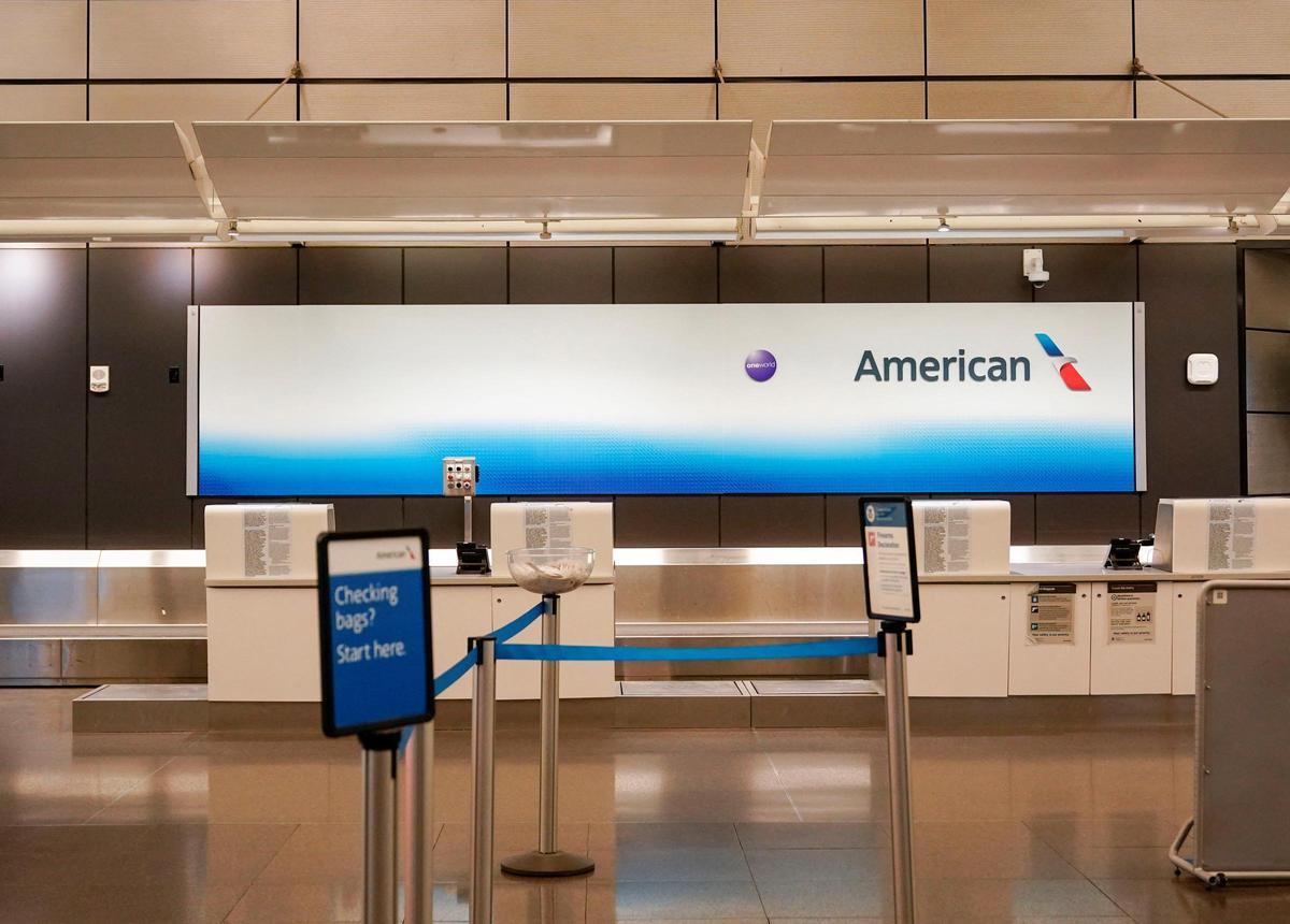 Un avión comercial de American Airlines con 64 personas se estrella sobre el río Potomac en Washington