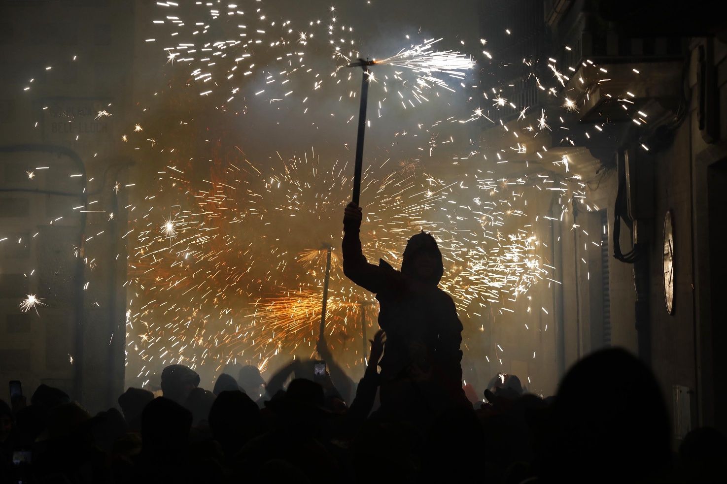 Els diables del correfoc tornen a desfilar pel Barri Vell de Girona