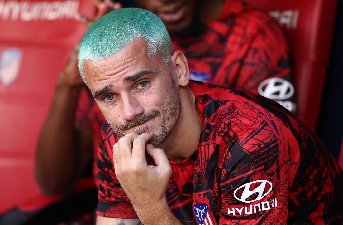 Griezmann, en el banquillo del Metropolitano en el partido ante el Villarreal.