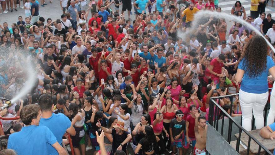 Las peñas y grupos de amigos tendrán vivirán con intensidad el tradicional &#039;Esclafit&#039; que abrirá las fiestas de la Misericòrdia de Burriana.