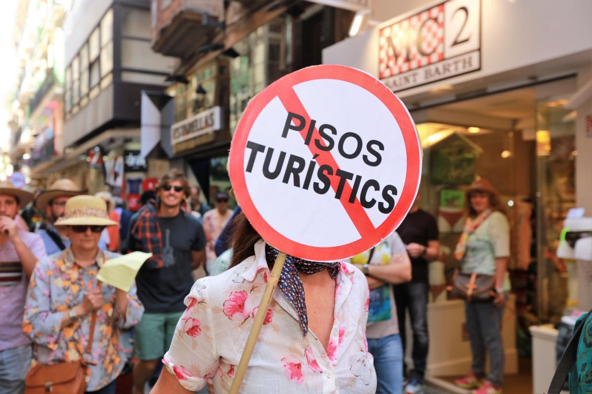Protesta contra los pisos turísticos en Palma.