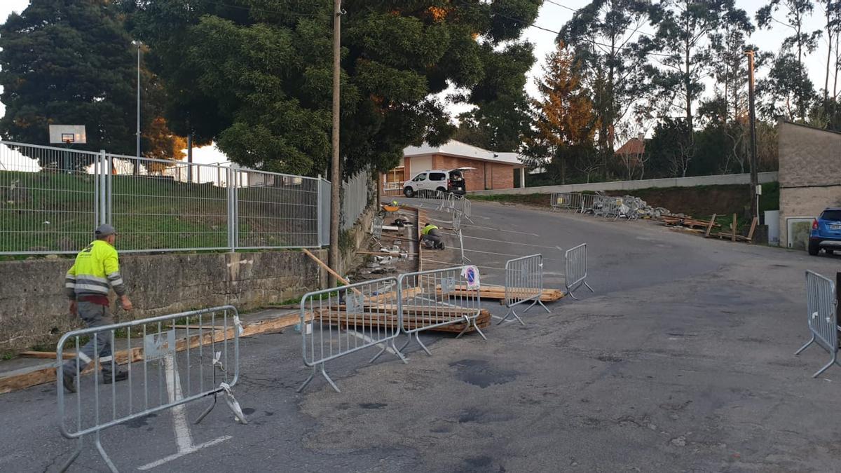 La instalación de las aceras de Monte da Vila.