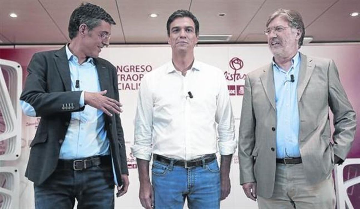 Eduardo Madina, Pedro Sánchez i José Antonio Pérez Tapias, després del debat que van protagonitzar el 7 de juliol en la campanya per la secretaria general del PSOE. Eduardo Madina, Pedro Sánchez i José Antonio Pérez Tapias, després del debat que van protagonitzar el 7 de juliol en la campanya per la secretaria general del PSOE.