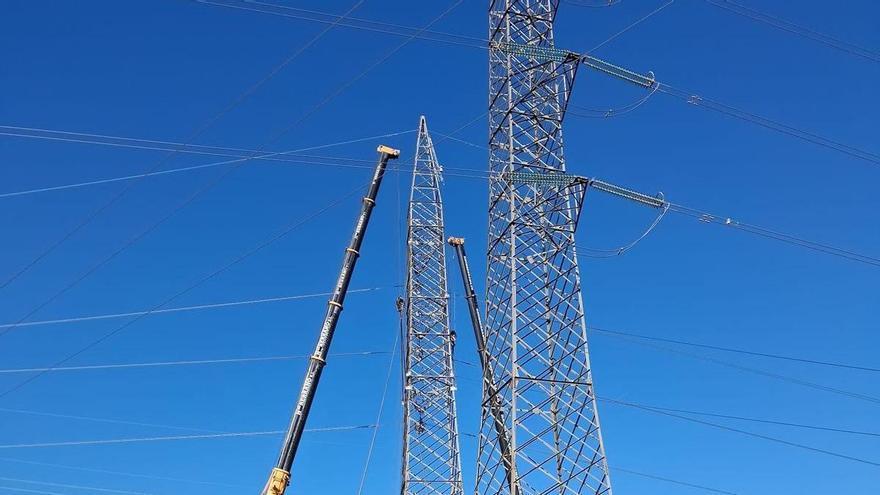 La red eléctrica gana músculo entre Escatrón y Castelnou para absorber el auge energético del valle del Ebro