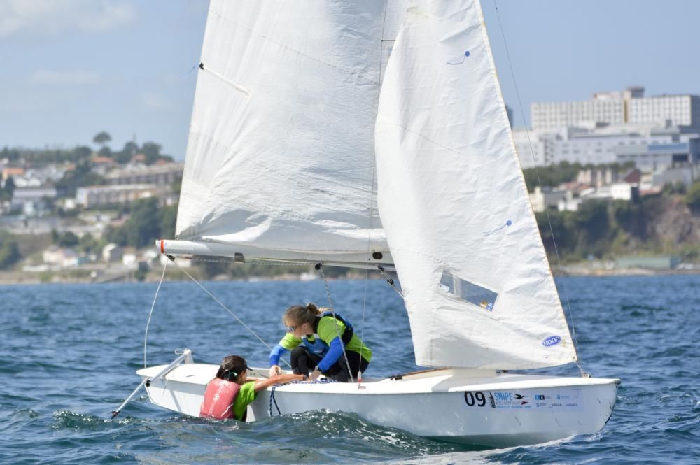 Comienza el campeonato del mundo juvenil de la clase Snipe organizado por el Real Club Náutico de La Coruña.