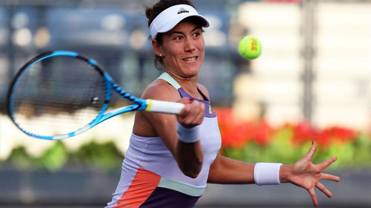 Muguruza muestra su lado solidario