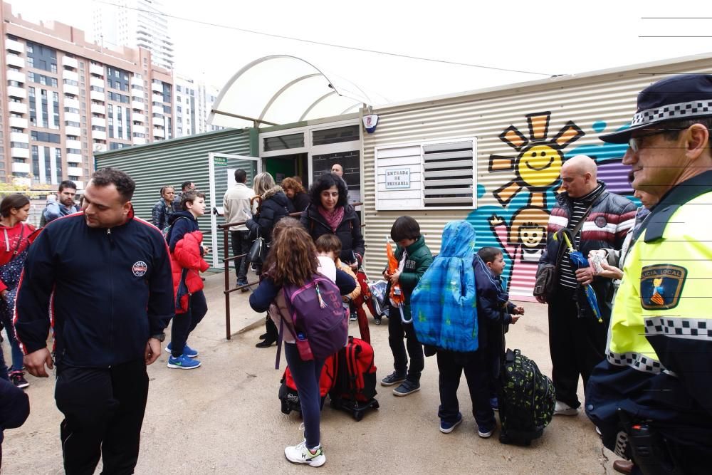 El colegio 103 de Valencia, desalojado por la lluvia