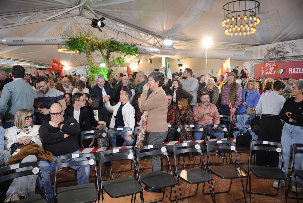 Fotogalería | Mitin de Pedro Sánchez en Mérida: el hotel Las Lomas comienza a llenarse