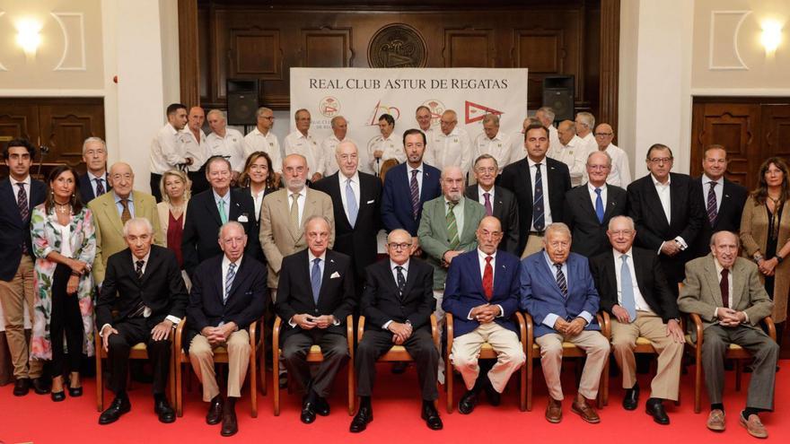 El Club de Regatas honra a sus socios de honor: &quot;Aquí nos sentimos como en casa&quot;