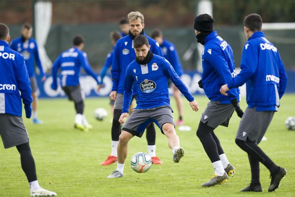 La plantilla vuelve a los entrenamientos para preparar el encuentro del sábado contra el Alcorcón en Riazor. Volverán a estar disponibles Gaku Shibasaki, Vassilis Lampropoulos y Javier Montero.