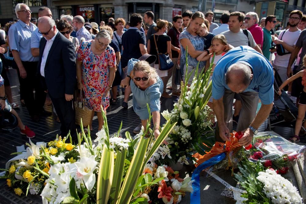 Homenaje en Las Ramblas a las víctimas de los atentados de Cataluña