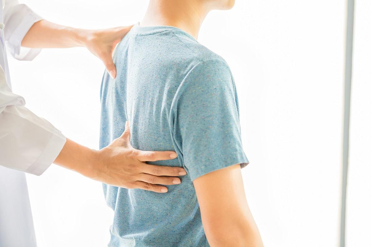 El dolor lumbar más común es la lumbalgia mecánica.