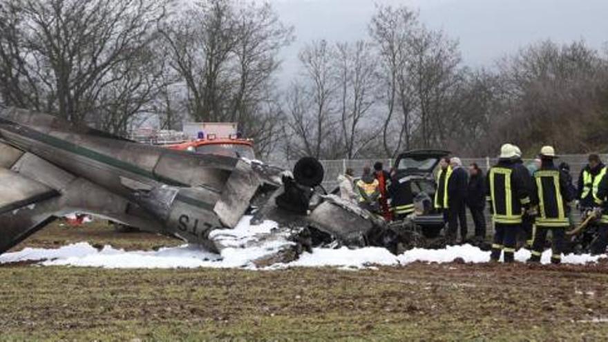 Mueren cuatro personas al estrellarse su avioneta