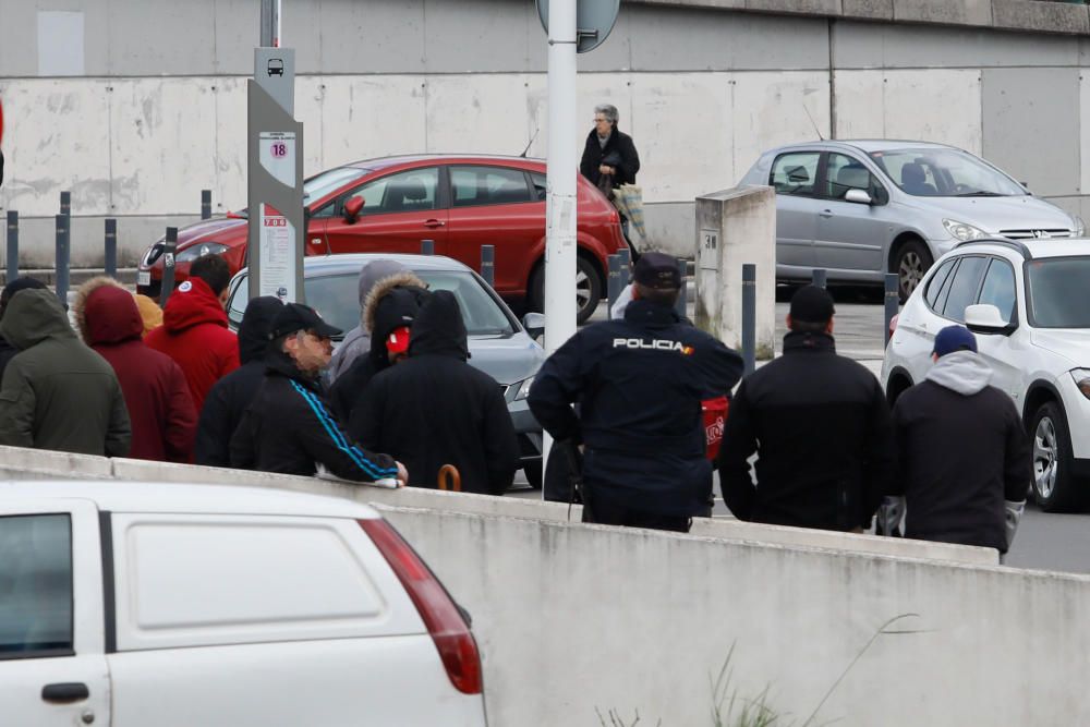 Pasan a disposición judicial los ultras detenidos por el ataque a un bar en Cimadevilla.