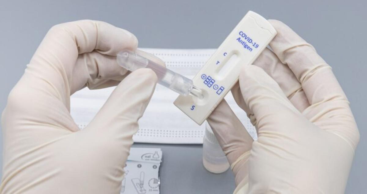 La pandemia está frenando, pero la OMS mira preocupada el crecimiento de la variante sigilosa