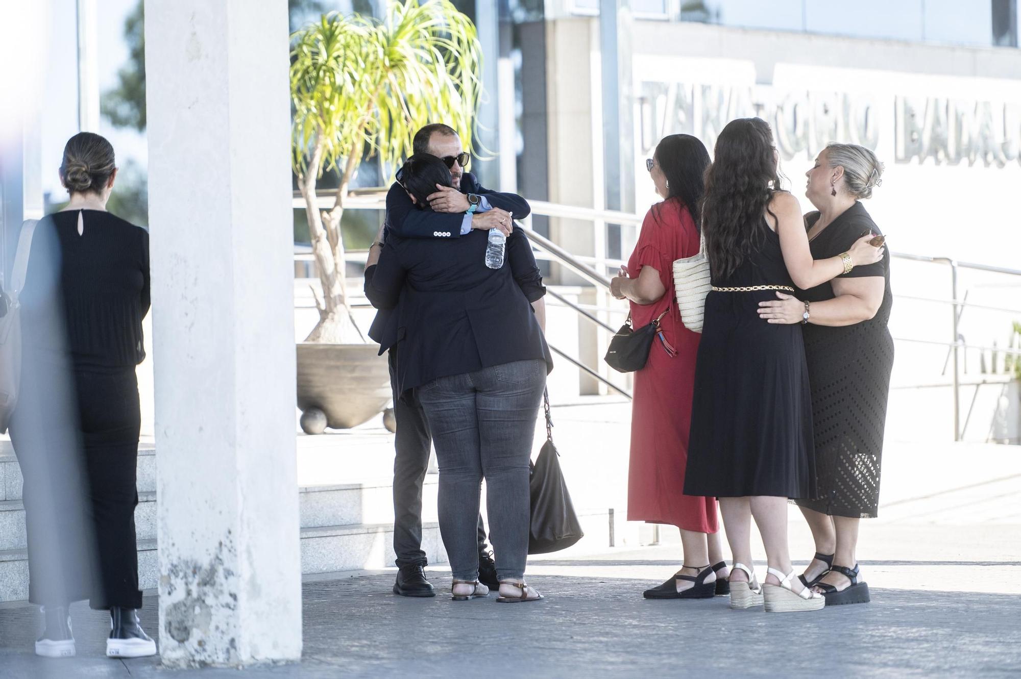 Fotogalería | Compañeros y allegados despiden a Fernández Vara