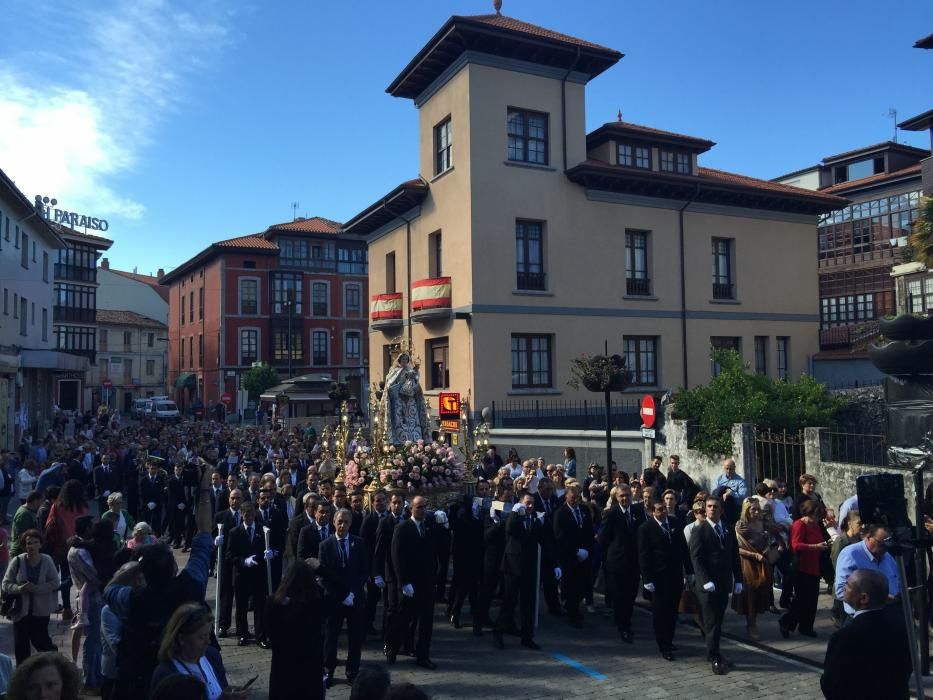 Llanes se llena para coronar a la Virgen de Guía