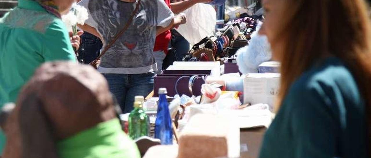 El primer mercadillo celebrado en agosto en Lalín. // Bernabé/Luismy