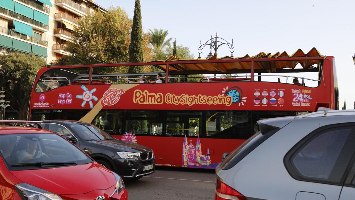 Wer bei der Palma-City-Sightseeing-Tour mitfährt, kann in unter zwei Stunden viele Sehenswürdigkeiten der Stadt besuchen