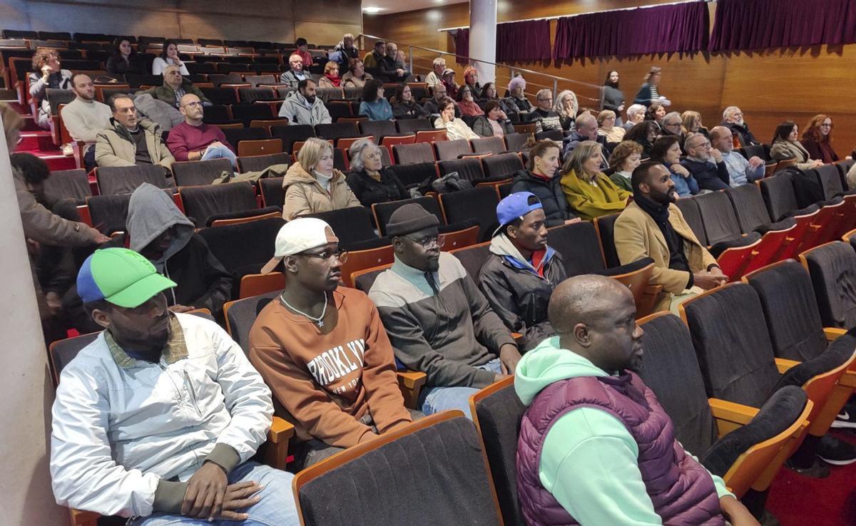 Algunos de los inmigrantes africanos llegados a Bueu el año pasado a través de una ONG.