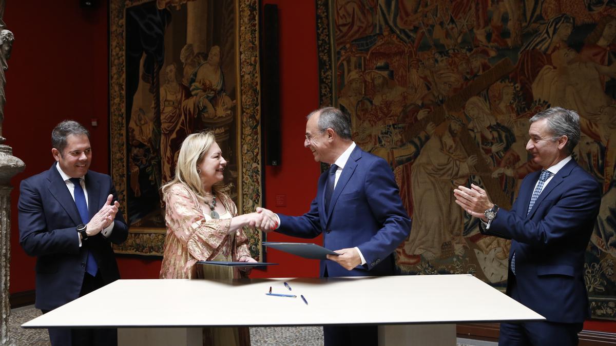 De izquierda a derecha, Gerardo Cuerva, presidente de Cepyme, María Jesús Lorente, presidenta de Cepyme Aragón, Antonio Lacoma, director territorial de Ibercaja en Aragón, y Víctor Iglesias, consejero delegado de Ibercaja.